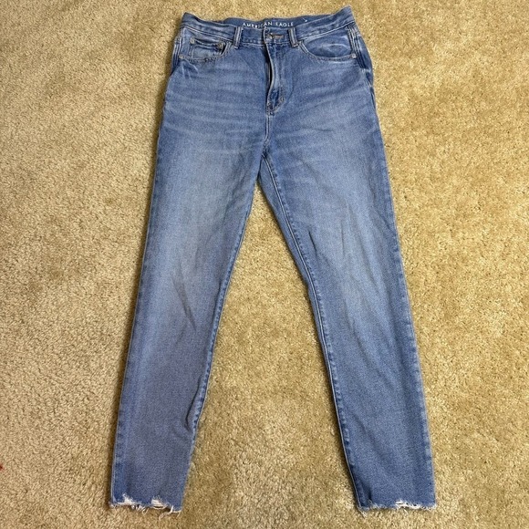 American Eagle Outfitters Denim - American Eagle Jeans Womens 6 Light Wash Mom Jean High Rise Raw Hem Pants